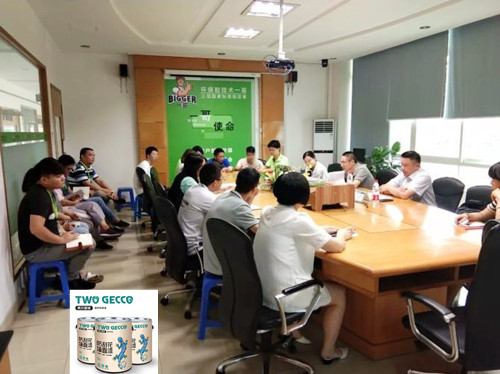 两只壁琥水性漆完成水性涂料类开发认证审核2